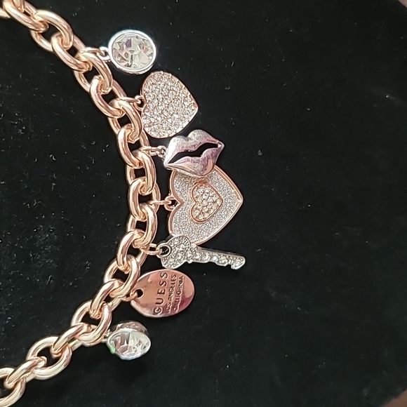 Guess LA Charm Necklace - Picture 2 of 5